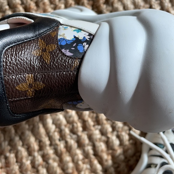 Louis Vuitton LV Archlight Sneaker In Flower-Print - Picture 9 of 9
